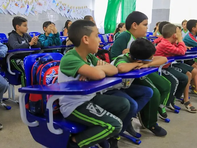 Estudantes da rede municipal retornam às salas de aula para o início do semestre letivo