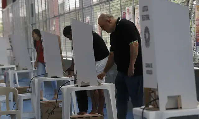 Urna eletrônica preparada para receber o voto dos eleitores brasileiros nas Eleições 2026.