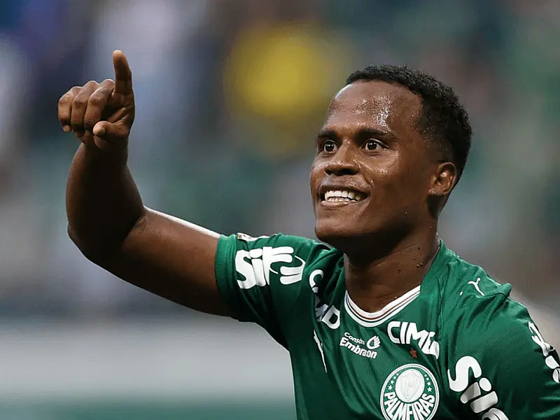 Jogador comemora gol da vitória na rodada das oitavas de final da Copa do Brasil