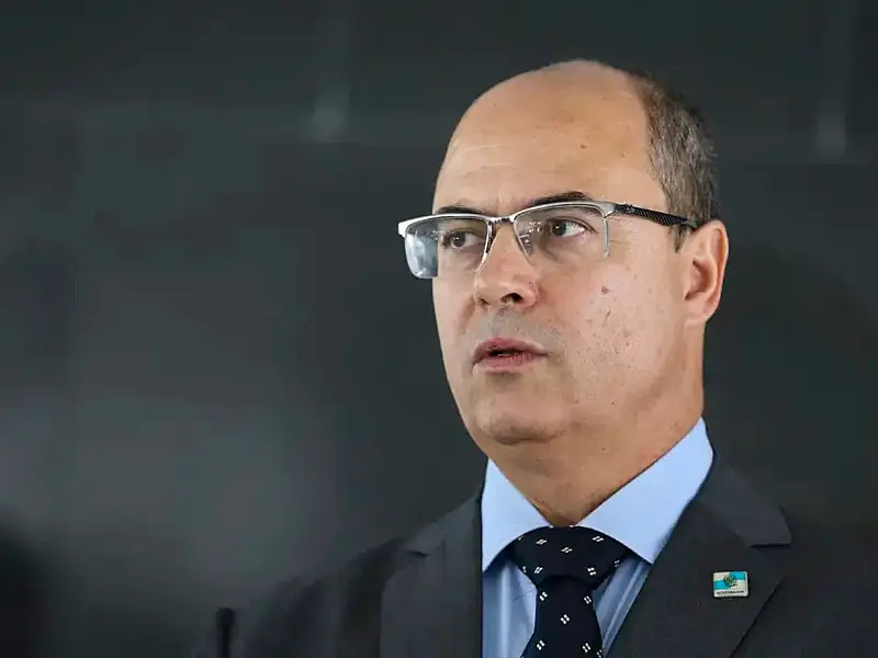 Wilson Witzel anuncia desistência da disputa e apoio político a Anthony Garotinho