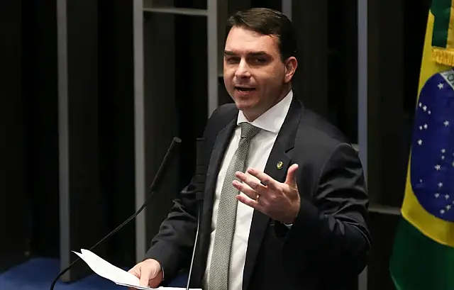 Senador Flávio Bolsonaro durante pronunciamento na Tribuna do Senado Federal