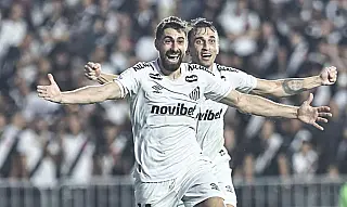 Santos domina segundo tempo, goleia Vasco e respira fora da zona de rebaixamento