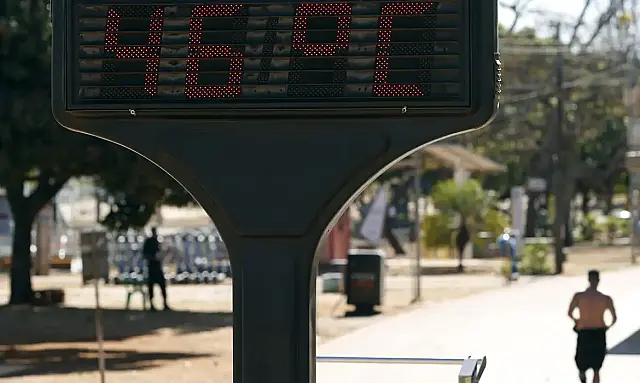 Altas temperaturas no Brasil desafiam a saúde pública e exigem estratégias urgentes de adaptação climática.