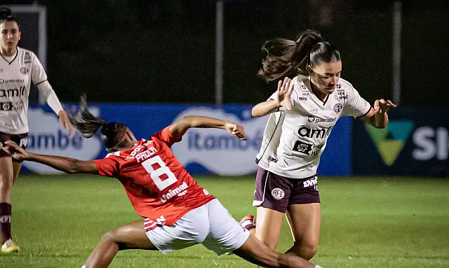 Bahia comemora a classificação antecipada para as quartas de final do campeonato nacional.