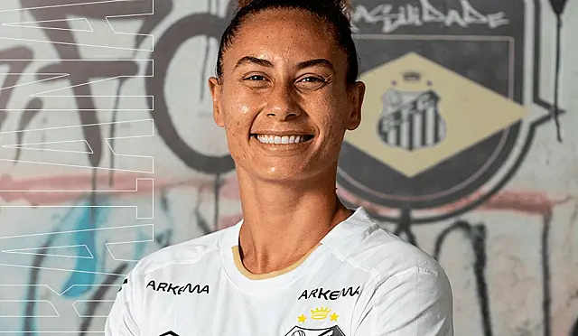 Carol Baiana renova com o Santos até 2027 após 25 gols pelas Sereias da Vila