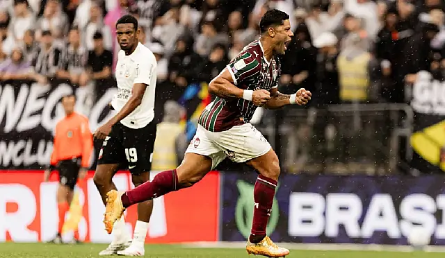 Fluminense vence Corinthians por 3 a 1 e amplia crise alvinegra com sexta derrota seguida