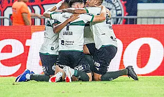 Coritiba bate Remo de virada nos acréscimos e incendeia briga pelo G-5 do Brasileirão