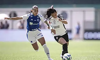 Corinthians bate Cruzeiro nos acréscimos e fica perto da semifinal do Brasileirão Feminino