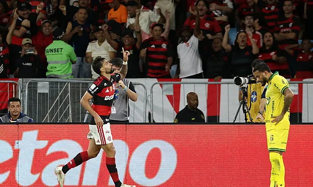 Flamengo bate o Mirassol e cola no Palmeiras na briga pelo título do Brasileirão
