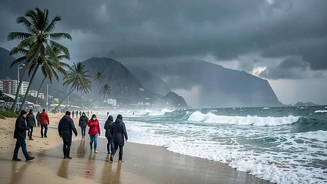 Ondas fortes atingem a orla do Rio de Janeiro após chegada de frente fria oceânica.