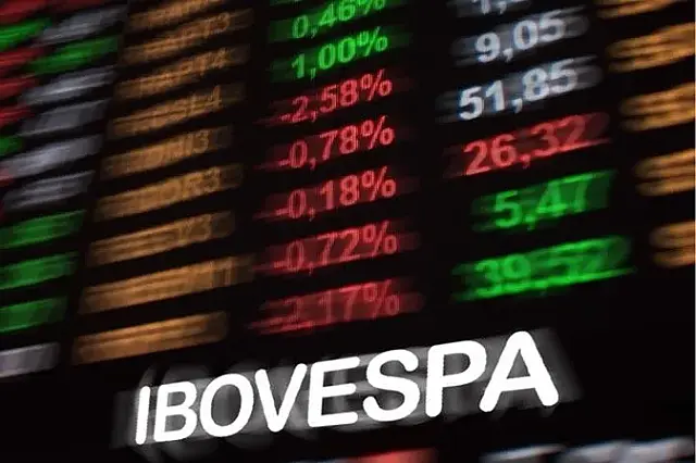 Ibovespa cai 10% e Bolsa suspende operações por 30 minutos após reeleição de Lula