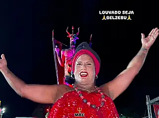 “Macumbeiro vota em Lula”, diz Mãe Rainha das Trevas em vídeo