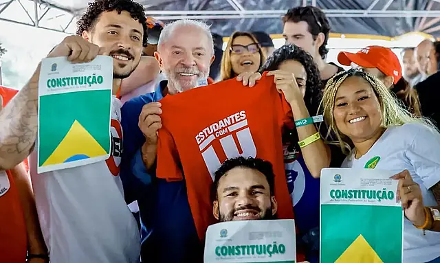Lula propõe Pé-de-Meia para universitários com pagamentos de R$ 700 por mês