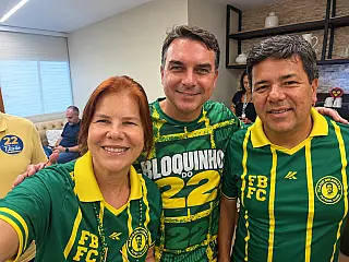 Mendonça Filho participa de ato com Flávio Bolsonaro em Salvador e convoca mobilização em Pernambuco