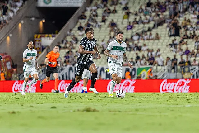 Goiás vence o Ceará por 2 a 0 com dois gols de Kadu Sousa nos acréscimos