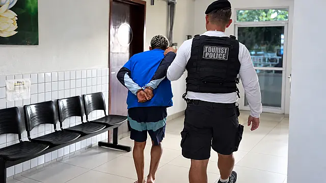 Suspeito de assaltos em João Pessoa é preso após disparos de arma de fogo em Cabo Branco