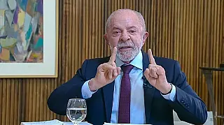 Lula cobra TSE por ampliação do horário de votação após denúncias de falta de ônibus