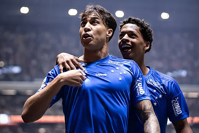 Pernambucano Kaio Jorge decide, e Cruzeiro vence o Atlético-MG e chega à terceira vitória consecutiva