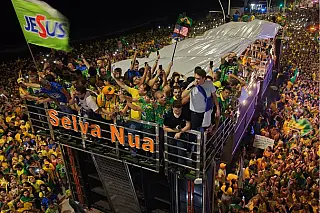 Bloco 22 mobiliza mais de 100 mil apoiadores ao lado de Nikolas Ferreira no Recife