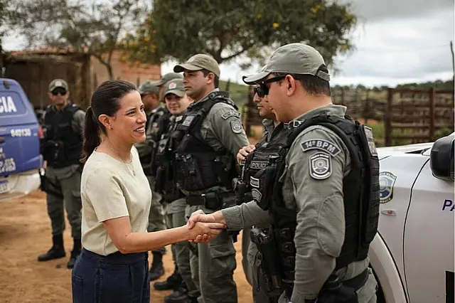Raquel Lyra sinaliza reajuste do PJES para policiais e bombeiros, mas descarta aumento em 2026
