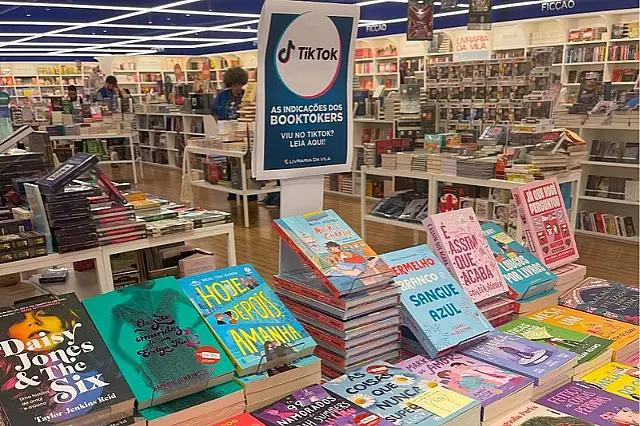 BookTok: como a comunidade de leitores nas redes sociais revolucionou e impulsionou o consumo de livros no Brasil