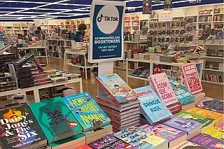 BookTok: como a comunidade de leitores nas redes sociais revolucionou e impulsionou o consumo de livros no Brasil