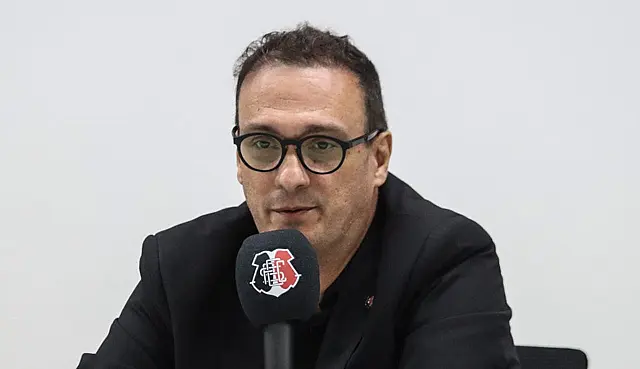 Alex Brasil deixa o Santa Cruz após campanha do acesso à Série B