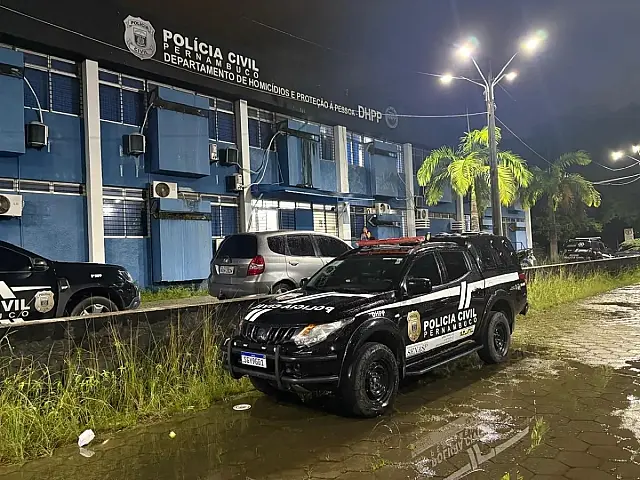 Idosa é presa após polícia encontrar 76 pedras de crack em pote de sorvete em Jaboatão