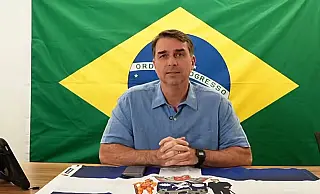 Flávio Bolsonaro se declara “verdadeiro presidente eleito do Brasil” em carta após viajar para os Estados Unidos