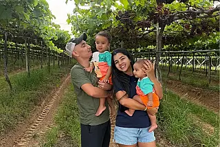 Formado em Agropecuária, cantor João Gomes aposta na produção de uvas no Sertão de Pernambuco e criação de gado na Bahia