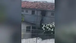 Família pula pela janela para escapar de incêndio em kitnet em João Pessoa