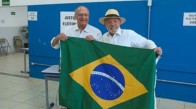 Eleições 2026: Lula vota em São Bernardo do Campo e chama Flávio Bolsonaro de “miliciano”