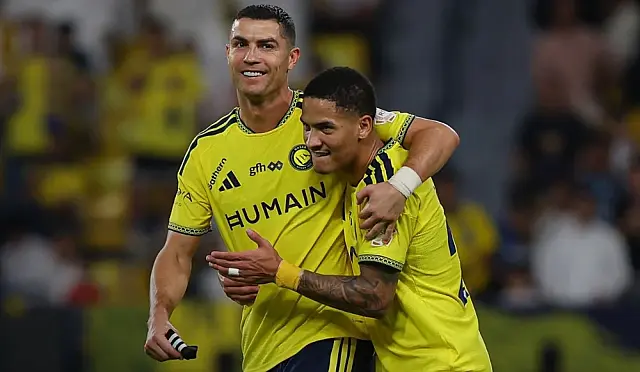 Cristiano Ronaldo faz hat-trick, chega a 985 gols e fica a 15 do milésimo na carreira