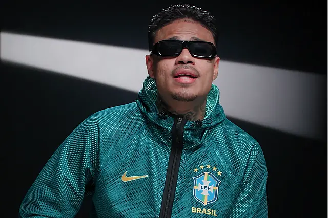 Meta derruba vídeo de MC Cabelinho com críticas a Flávio Bolsonaro