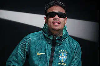 Meta derruba vídeo de MC Cabelinho com críticas a Flávio Bolsonaro