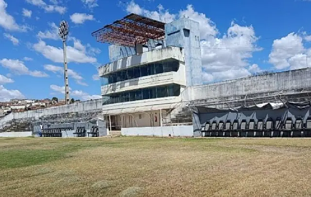 Salgueiro tem estádio interditado e estreia no Pernambucano longe de casa