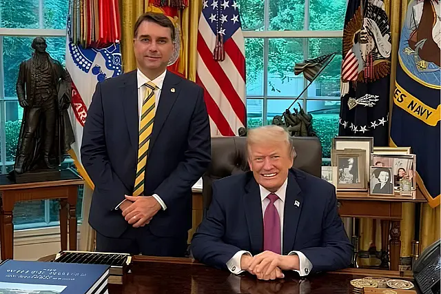 Trump diz que Flávio Bolsonaro e família são “boas pessoas” e sinaliza apoio à entrada do senador nos EUA