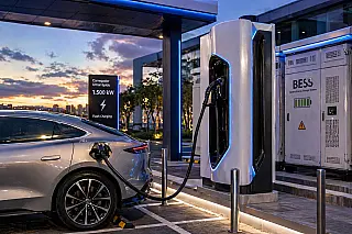 BYD inaugura carregador ultrarrápido no Brasil e recarrega carro elétrico em menos de 10 minutos