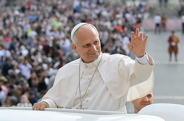 Papa Leão XIV é diagnosticado com câncer de pulmão após cirurgia, informa Vaticano