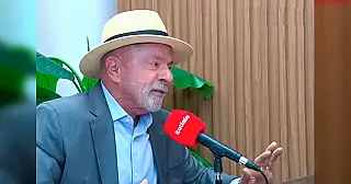 Lula disse que só perde a reeleição quem é incompetente; presidente enfrenta Flávio Bolsonaro neste domingo (25)