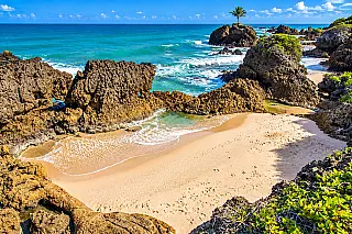 Praia de Tambaba: conheça o paraíso de falésias e mar cristalino para visitar no feriadão