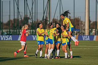 Brasil vence a Noruega por 3 a 0 e avança invicto às oitavas da Copa do Mundo Feminina Sub-17