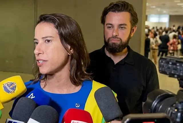 Eleições 2026: Raquel Lyra vota em Caruaru e defende parcerias com qualquer presidente eleito