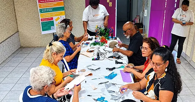 Paulista promove oficina gratuita de adereços carnavalescos para pessoas com 60 anos ou mais