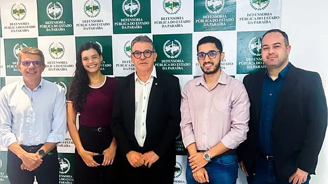 Equipes da Energisa e da Defensoria reunidas em Campina Grande