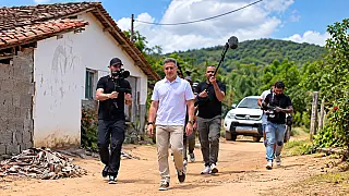 Luciano Huck visita Bananeiras, na Paraíba, e conhece história do artista Matheus Matias