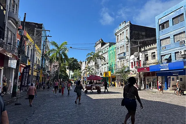 Comércio opera em ritmo facultativo no feriado de Finados; veja o que abre e fecha no Grande Recife