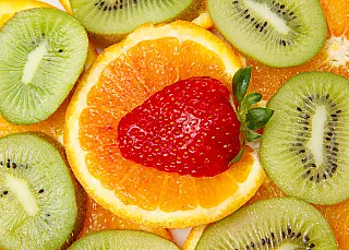 Cinco frutas que ajudam na produção de colágeno e contribuem para uma pele mais bonita