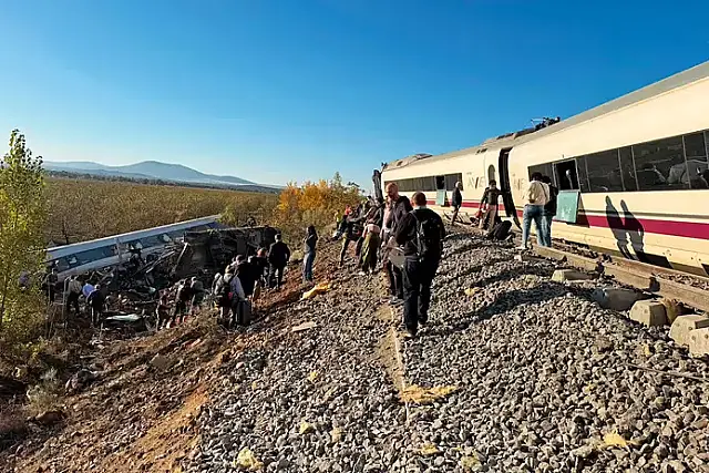 Acidente ferroviário na Espanha deixa mortos e provoca suspensão de jogos da Copa do Rei