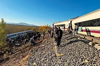 Acidente ferroviário na Espanha deixa mortos e provoca suspensão de jogos da Copa do Rei